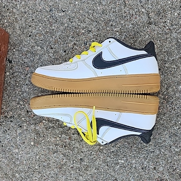 Nike Air Force 1 LV8 Go The Extra Smile - Picture 8 of 17